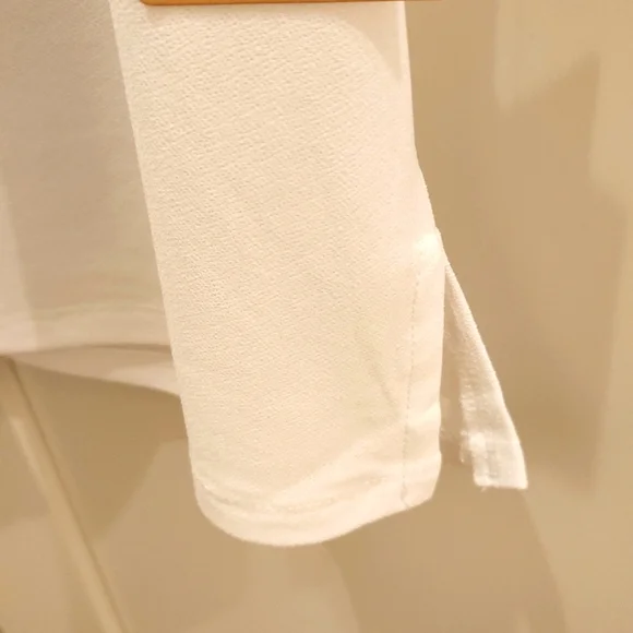 New pretty white sleeveless top with navy blue trim by Halogen. - Picture 4 of 6